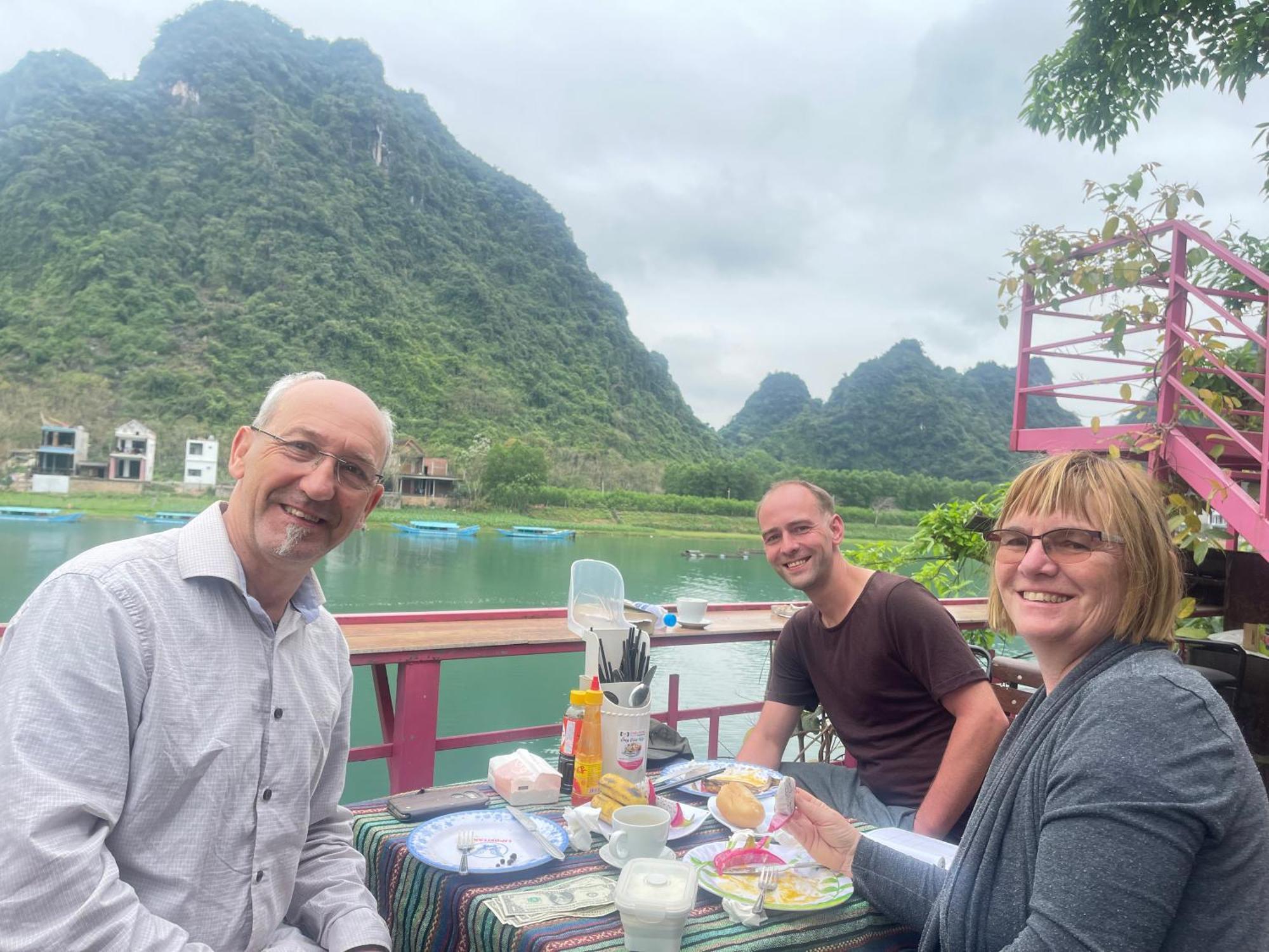 Cornflower Homestay Phong Nha Buitenkant foto