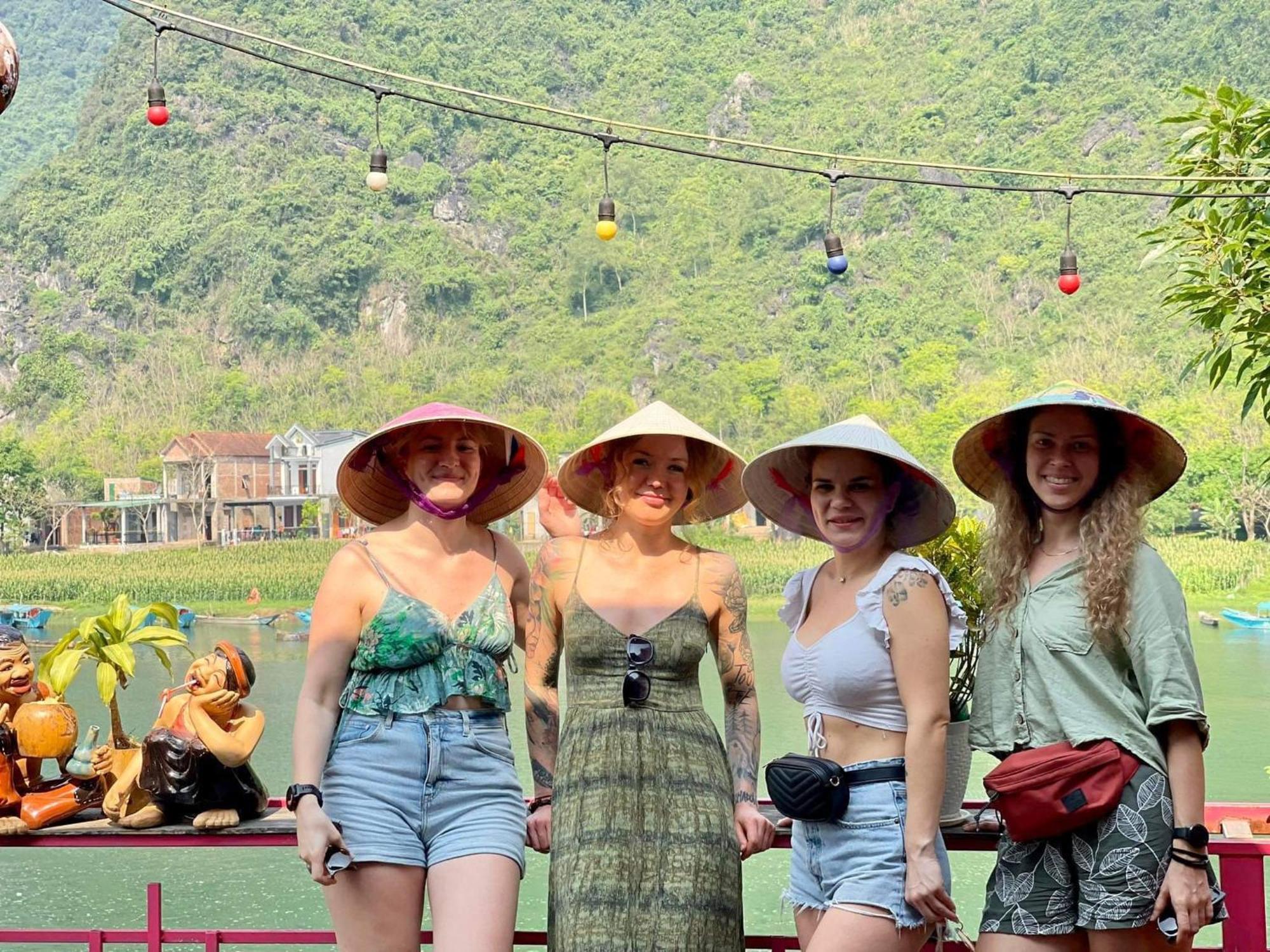 Cornflower Homestay Phong Nha Buitenkant foto